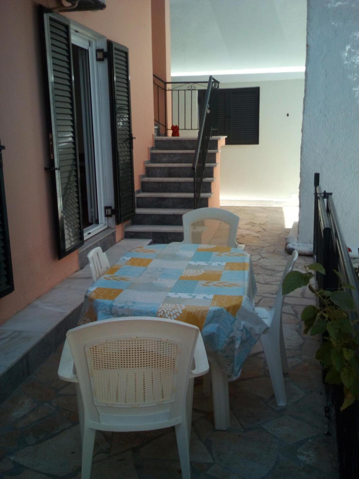 Georgia Beach Apartments Mesongi Exterior photo